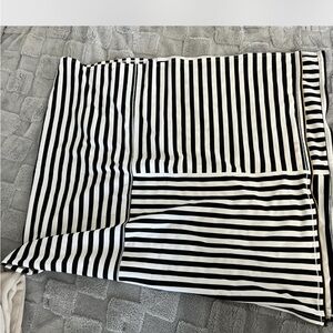 Lululemon infinity scarf with gold zipper